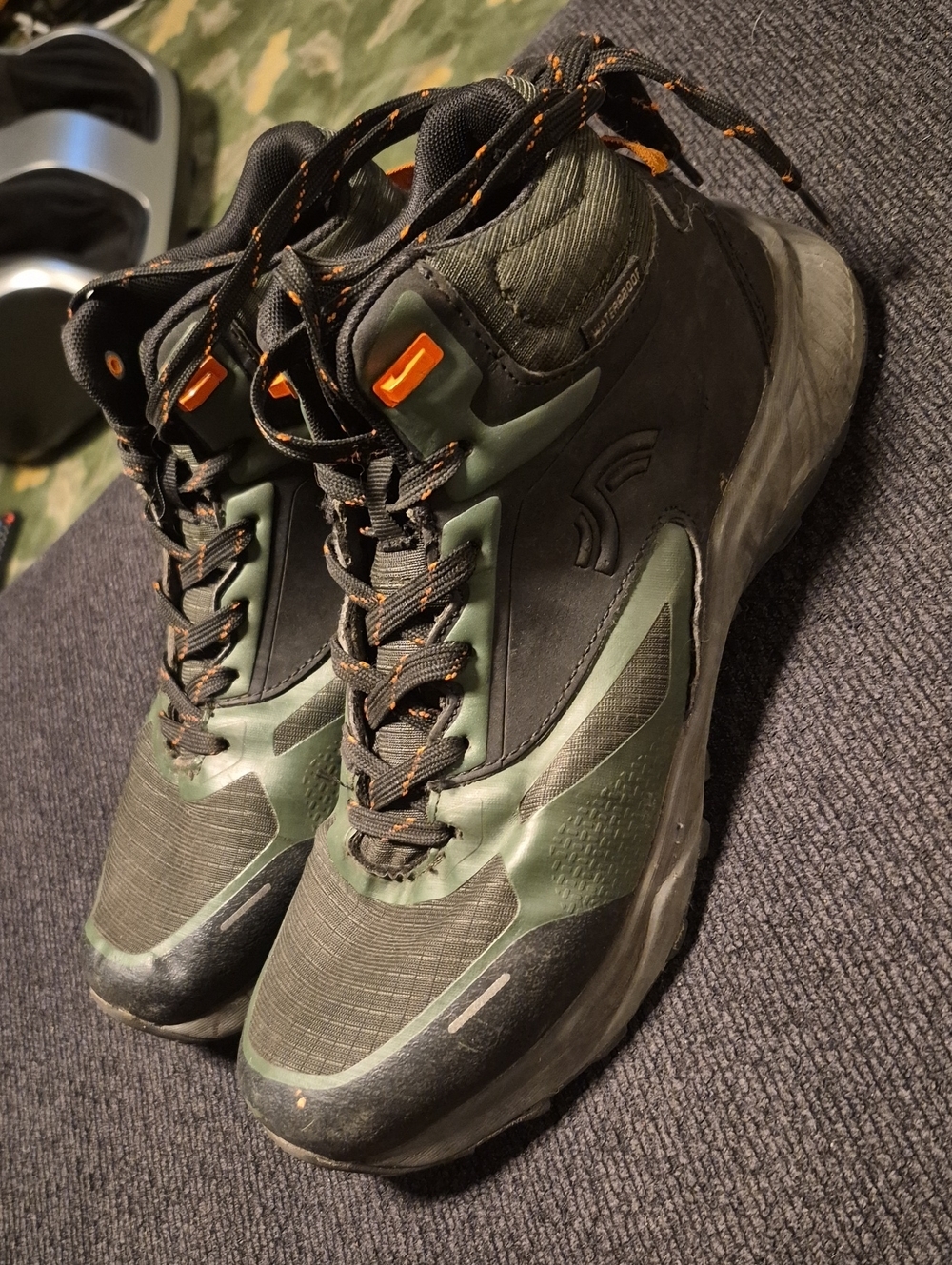 Men's High-Top Athletic Sneakers in Olive Green and Black